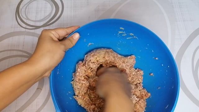 Ұнтақ жарма қосылған котлет. Котлеты из фарша с манной крупой смотреть онлайн