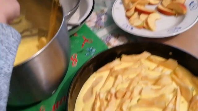 Простой пирог с яблоками Внучка в гостях Покрасила Порог смотреть онлайн