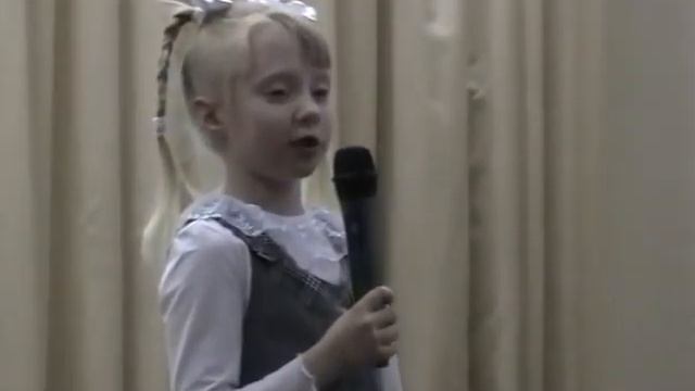 стихотворение Оборванного мишку утешала смотреть онлайн