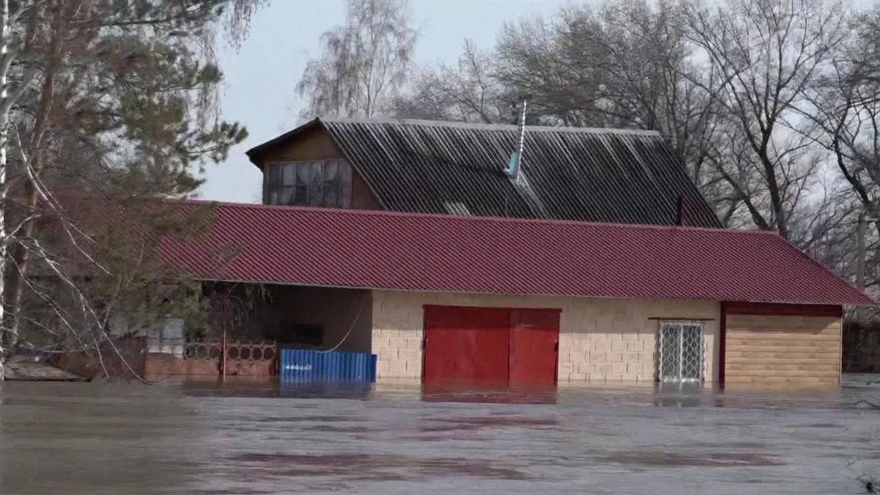 В Тюменской области ожидают пик паводка - жителей призывают эвакуироваться и не пить воду из колонок