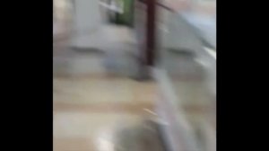 Сработавшая пожарная сигнализация затопила два этажа в торговом центре