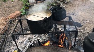 Обед на костре на Линейских столбах. Ивановский хребет. Западно-Алтайский заповедник. 4. 06. 2019.