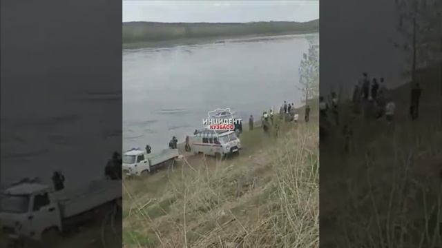 В районе села Верх-Тайменка Юргинского округа на Томи затонул автомобиль