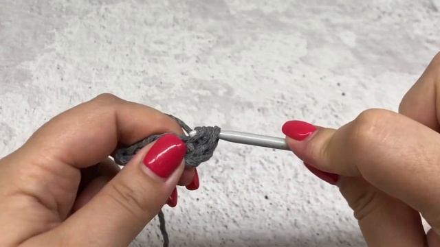 3 часть. Вязаная сетчатая сумка. Сумка Prada. Обвязка по верхнему краю. Вязаные ручки.