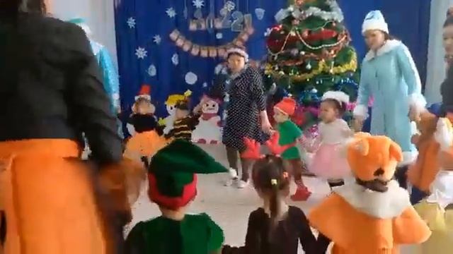 Ясельная группа, Танец - игра "Шёл веселый дед мороз"
