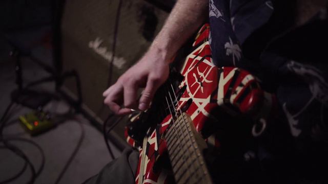 2007 Fender EVH Frankenstrat Solid Body Electric Guitar, Serial #61071 смотреть онлайн