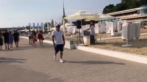 Территория пляжа Маяк в Сочи