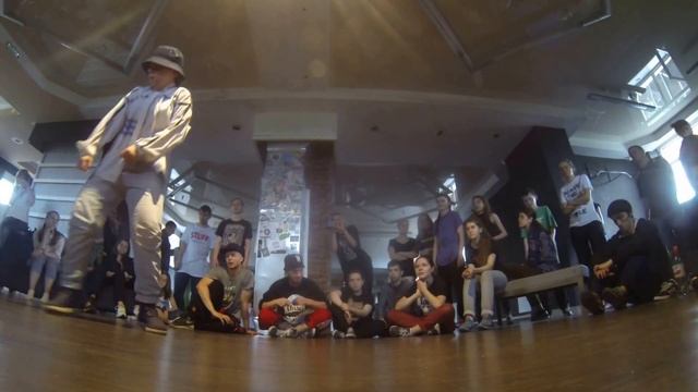 PAUL vs USTINA смотреть онлайн