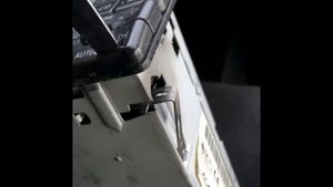 Как снять магнитолу Мерседес W202