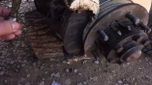 MITSUBISHI Pajero 2 гремит суппорт
