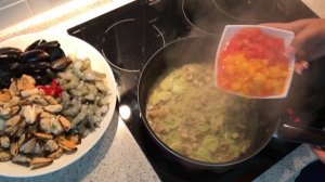 Соте из морепродуктов с овощами в сливочном соусе