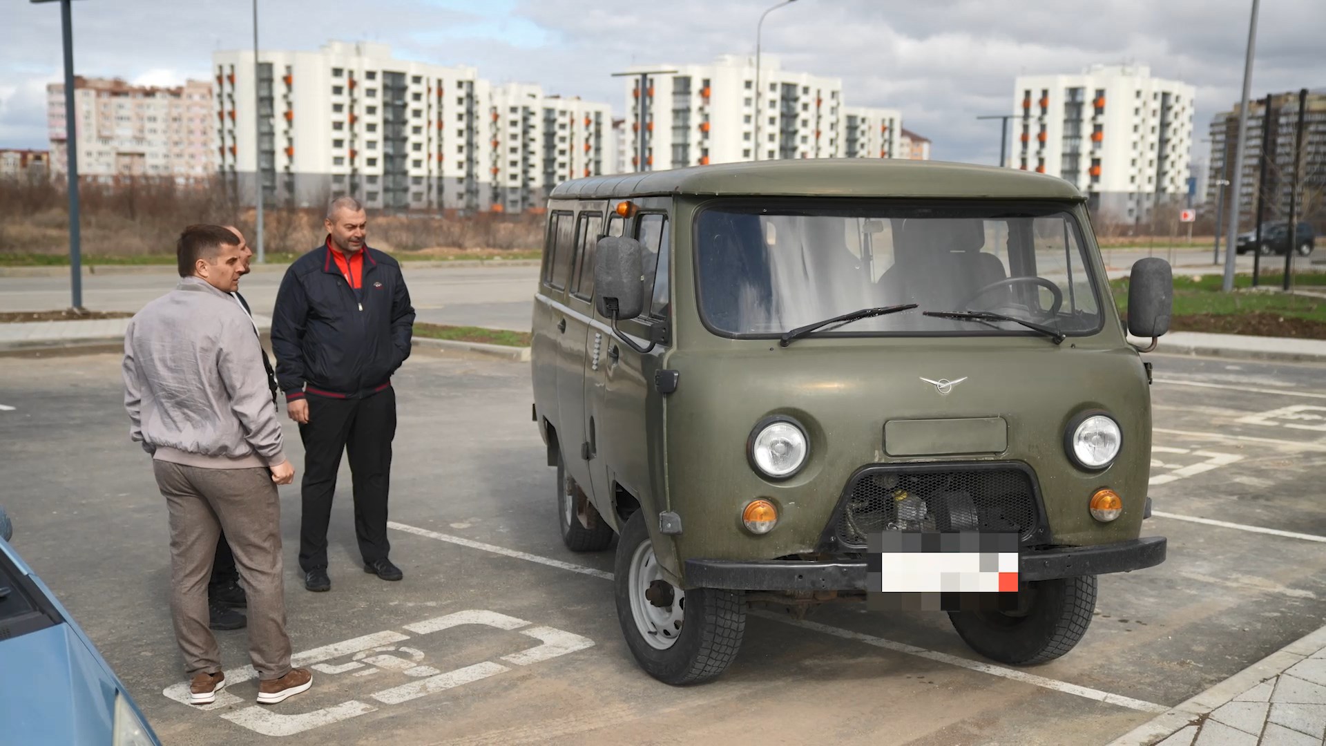 Депутат Законодательного Собрания Кубани Николай Морарь передал бойцам «УАЗ»