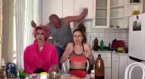 Главный человек в семье - это папа