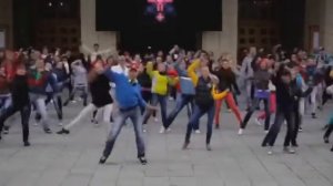 Украина скачет   А Россия смотрит, плачет