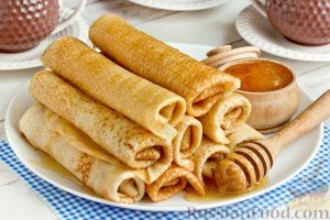 Не в начинку, а сразу в тесто.
ТВОРОЖНЫЕ БЛИНЧИКИ