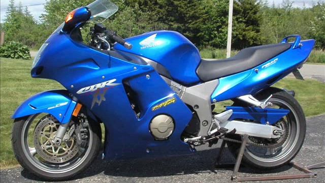 Honda CBR 1100 RR смотреть онлайн