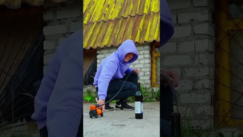 как вытащить пробку из бутылки долго и сложно #shorts