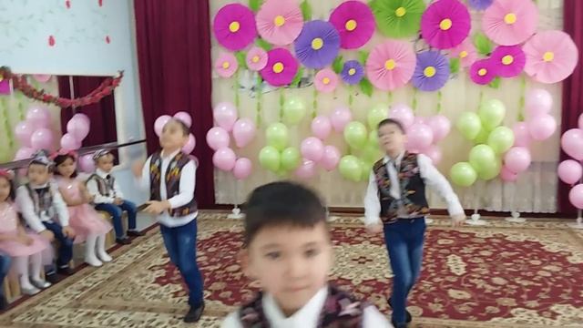 Bos bos qamchi bos. O'g'il bolalar ijrosida ajoyib raqs. Toshkent shahar Uchtepa tumani 411-DMTT смотреть онлайн