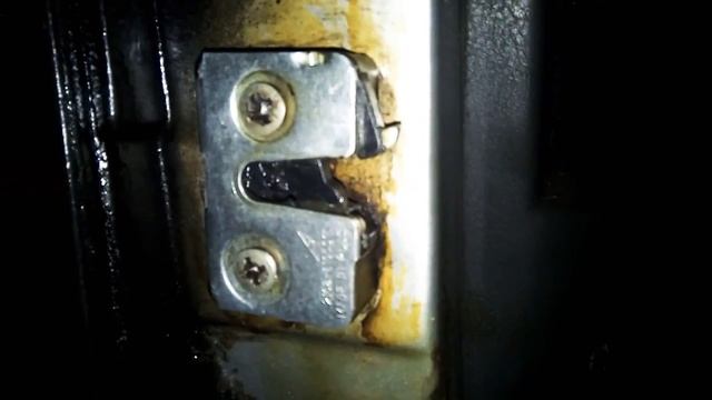 Смазываем петли и замки в автомобиле. Литол 24. смотреть онлайн