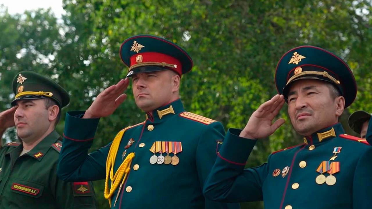В Приморье торжественно встретили героев-танкистов из экипажа "Алеши"