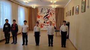 "В синем море плавают дельфины