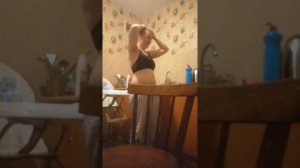 проиграла мне в карты