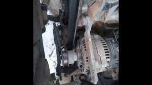 Просто так не получилось. Нестандартный съем генератора с шумящим подшипником. Ауди 80 Б4.