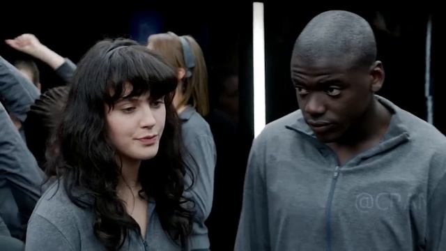 В будущем люди будут вынуждены жить в комнатах с экранами где весь день показывают рекламу смотреть онлайн