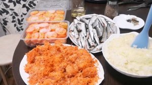 Килька в томатном соусе с овощами.