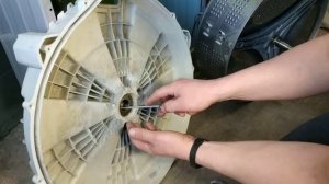 Ремонт стиральной машины LG, замена подшипников и сальника.