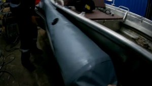 Лодка с надувными баллонами.