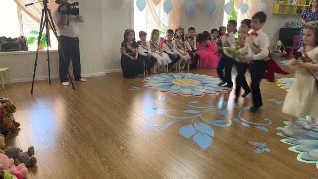 Песня : «Прощайте игрушки» на выпускном утреннике