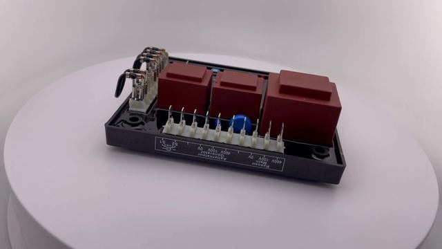 Регулятор напряжения R726 смотреть онлайн