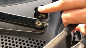 Как снять поводок, крепление дворников? на VW GOLF 7