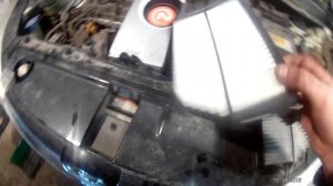Hyundai IX35 замена воздушного фильтра. Hyundai Tucson IX35 replacing the air filter