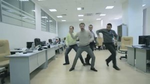 Пока начальника нет в офисе. мы...