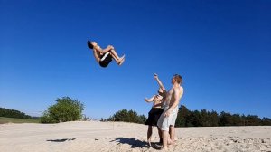 Опасные трюки. Двойное сальто. Не повторять.