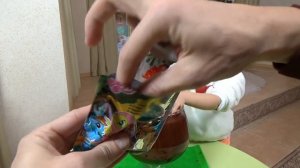 Сюрпризы в стакане с лизуном распаковка игрушек Surprise toys in a slimy glass u