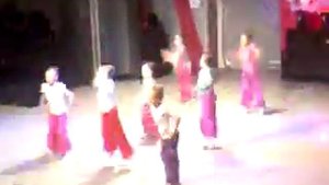 Танец модная игрушка