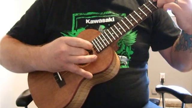 Molly's New Myrtle and Redwood Concert Ukulele смотреть онлайн