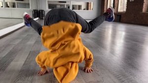 Брейкданс для детей / Стойка на голове