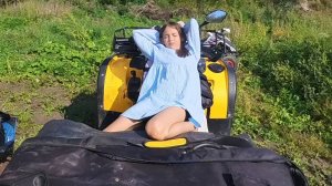 Надя учится кататься на джет сёрфе стоя