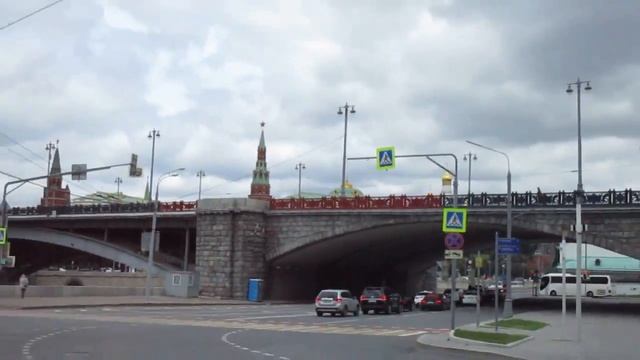 Большой каменный мост перекрасили. смотреть онлайн