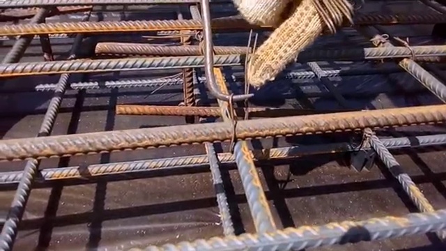 Вязка арматуры крючком или как научиться быстро вязать арматуру.