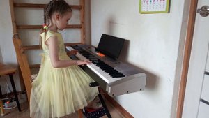 Ю. Абелев «Осенняя песенка», «Весенняя песенка», «Дождик». Исполняет Тропихина Ева