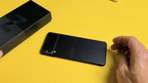 Galaxy Z Flip 3 & 4: Screen Won't Turn On? Black Screen? FIXED!