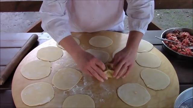 Манты в казане. смотреть онлайн