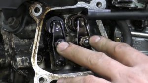 Двигатель под слоем грязи. Регулировка клапанов в движке honda