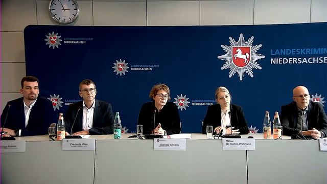 Pressekonferenz / RAF / ab 14:30 Uhr смотреть онлайн