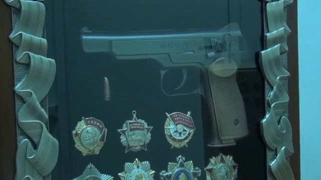 Настенная ключница "Стечкин с наградами СССР" смотреть онлайн